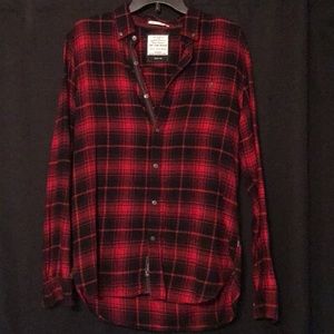 Men's Slim Fit button-down flannel shirt. M.